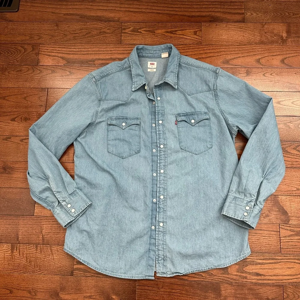 Levi's Light Blue Casual Button Down Shirt - Picture 2 of 9